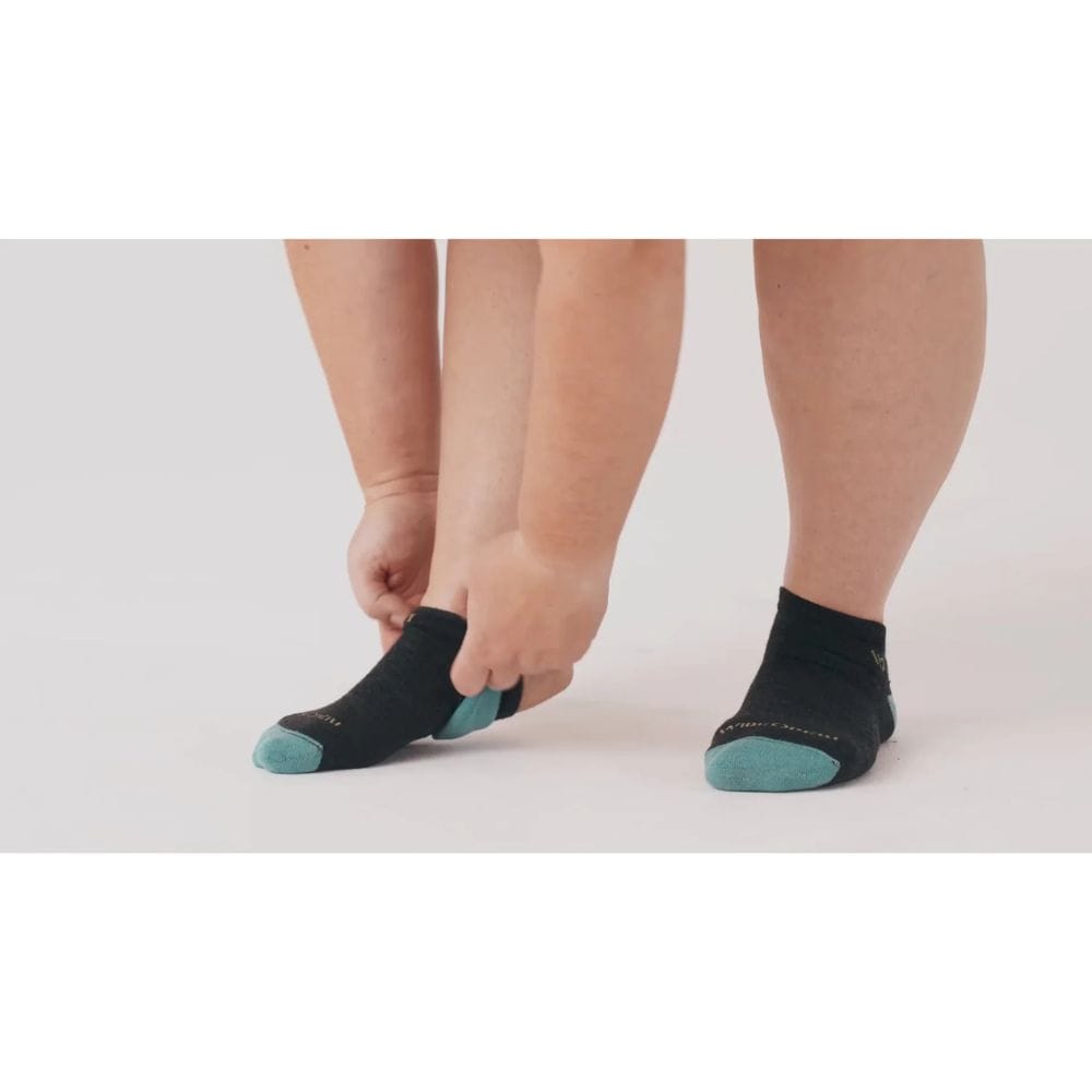 Wide Open Women's Solid Cushioned No Show Socks